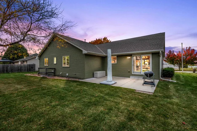 $479,900 | 1275 Carmen Court, De Pere, WI 54115