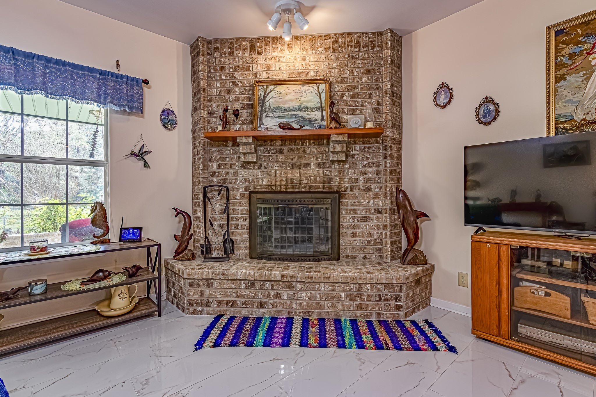 188 Pullin Road Corrigan, TX 75939 - Photo 5 of 50 a living room with furniture and a fireplace
