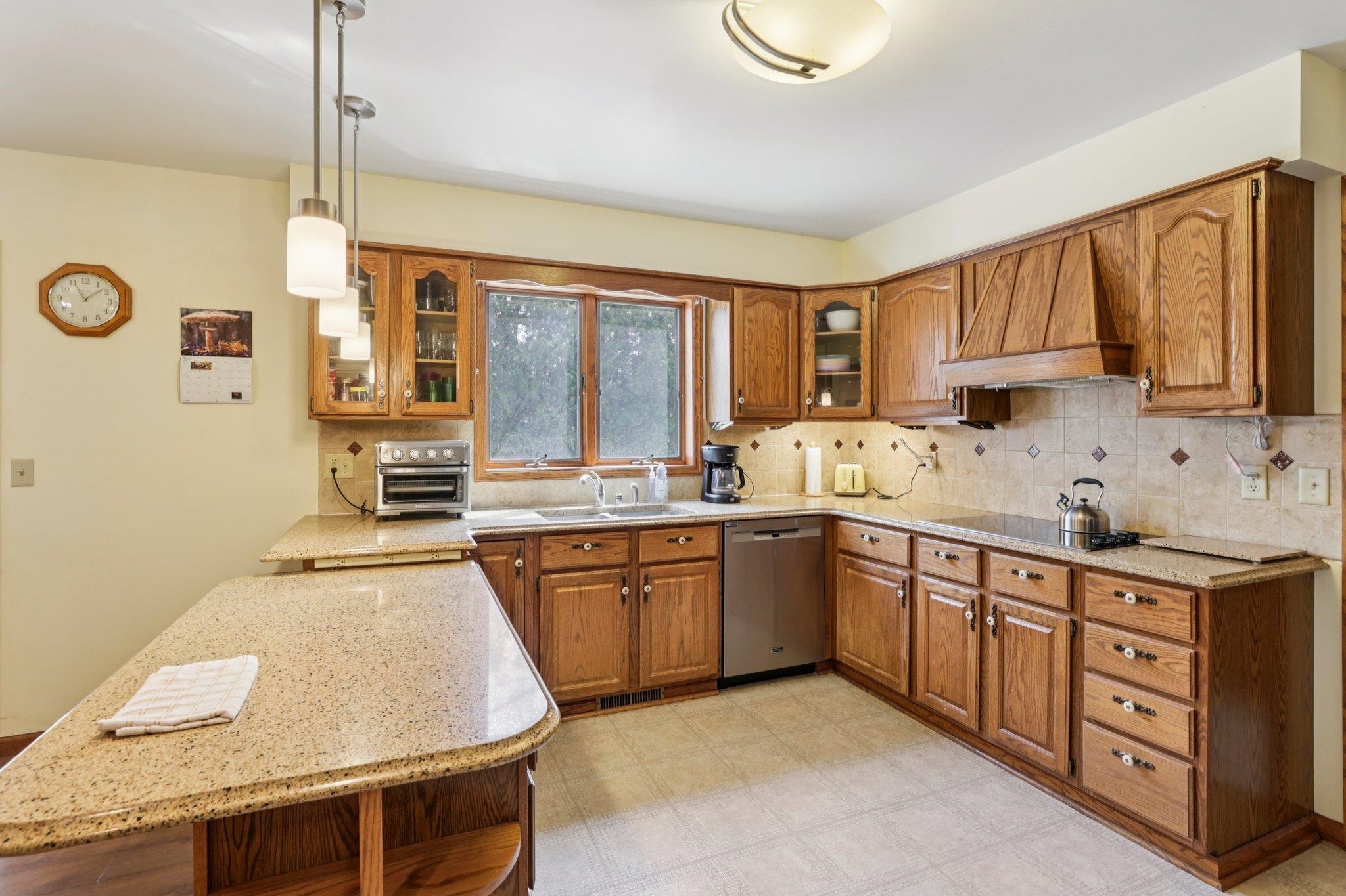 5604 Maldwyn Lane Madison, WI 53716 - Photo 23 of 73