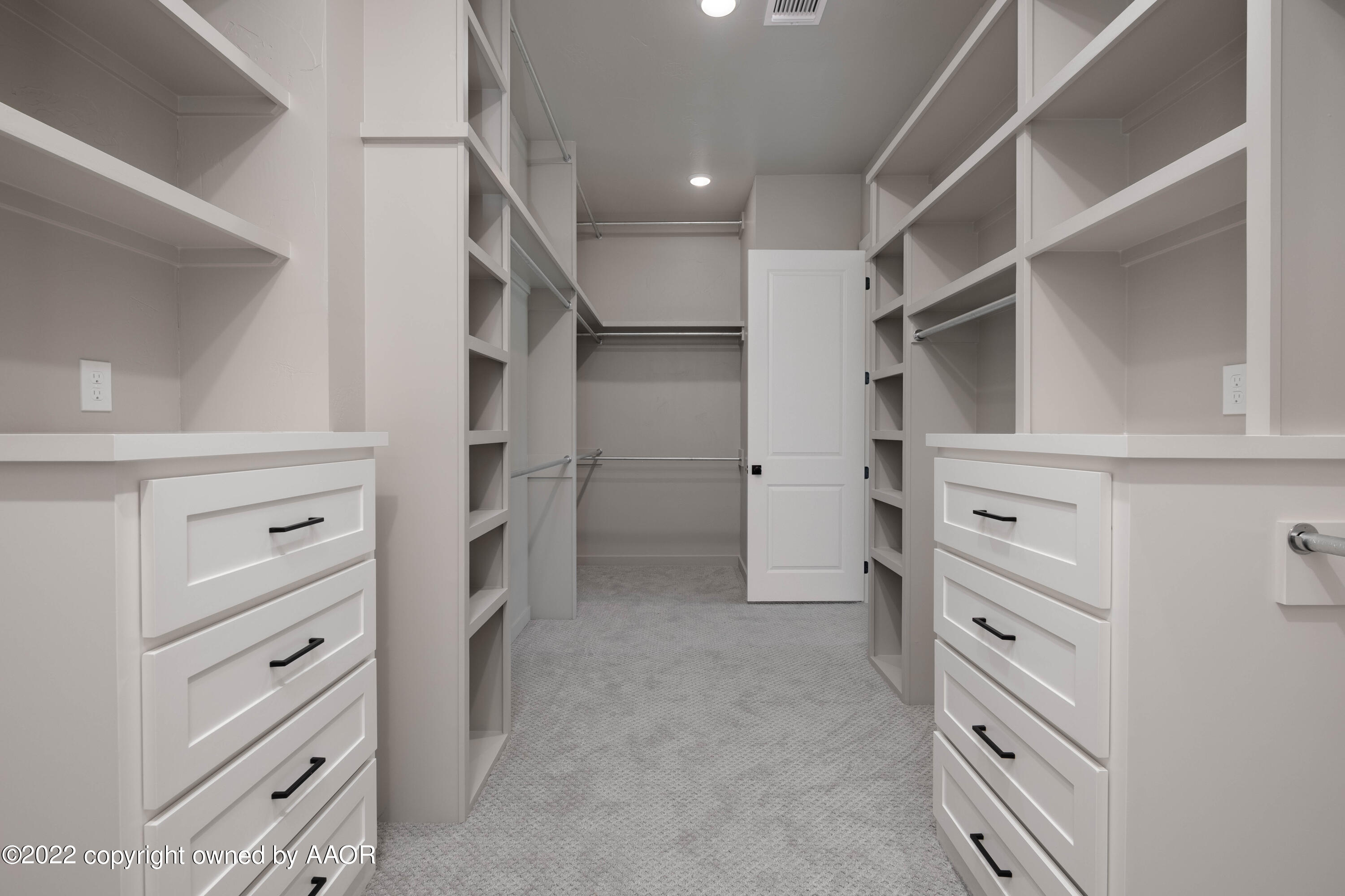 9414 Stonecrest Drive Amarillo, TX 79118 - Photo 29 of 60 a view of walk in closet