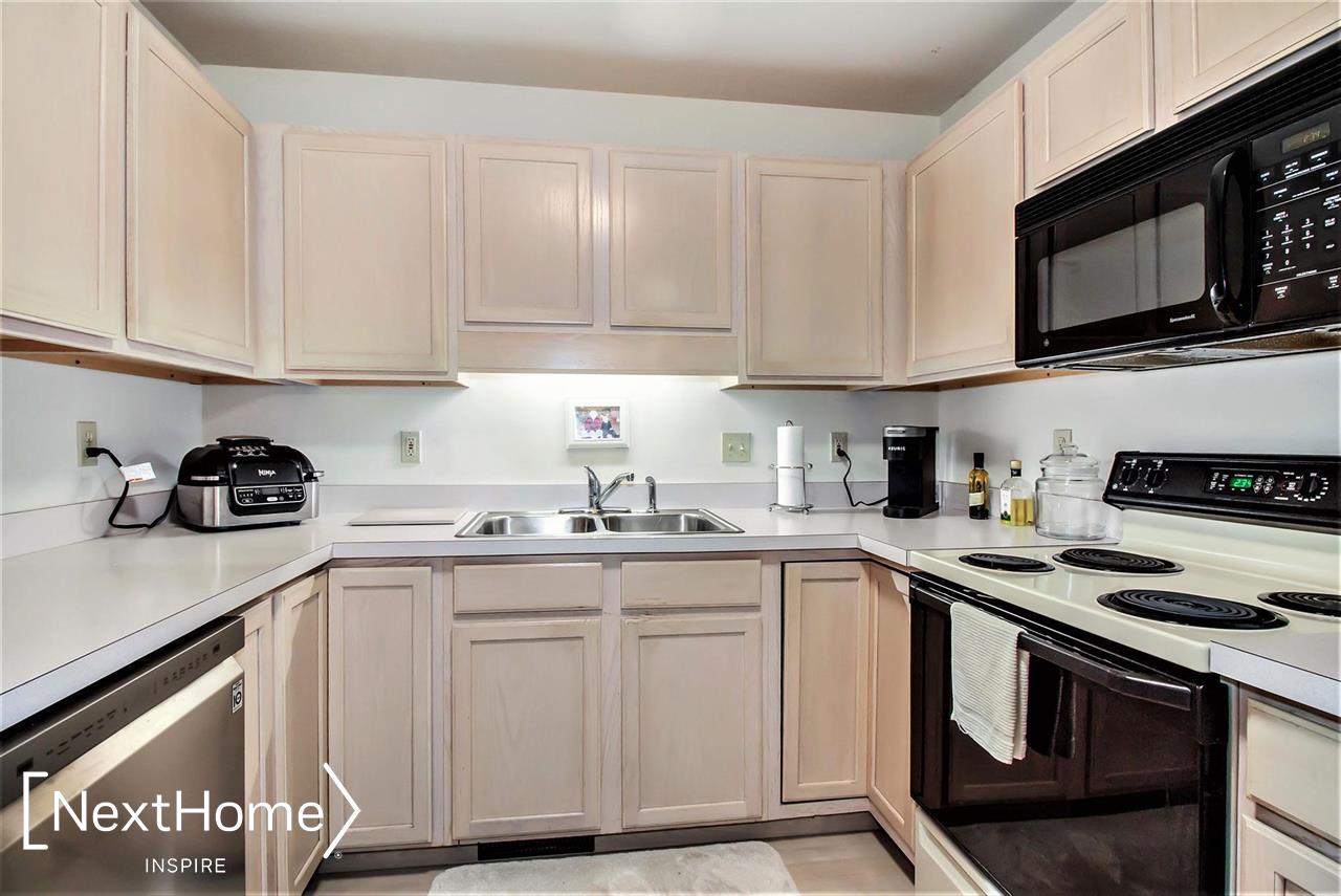 217 West Henry Street Flushing, MI 48433 - Photo 12 of 19 50055840-11.JPG