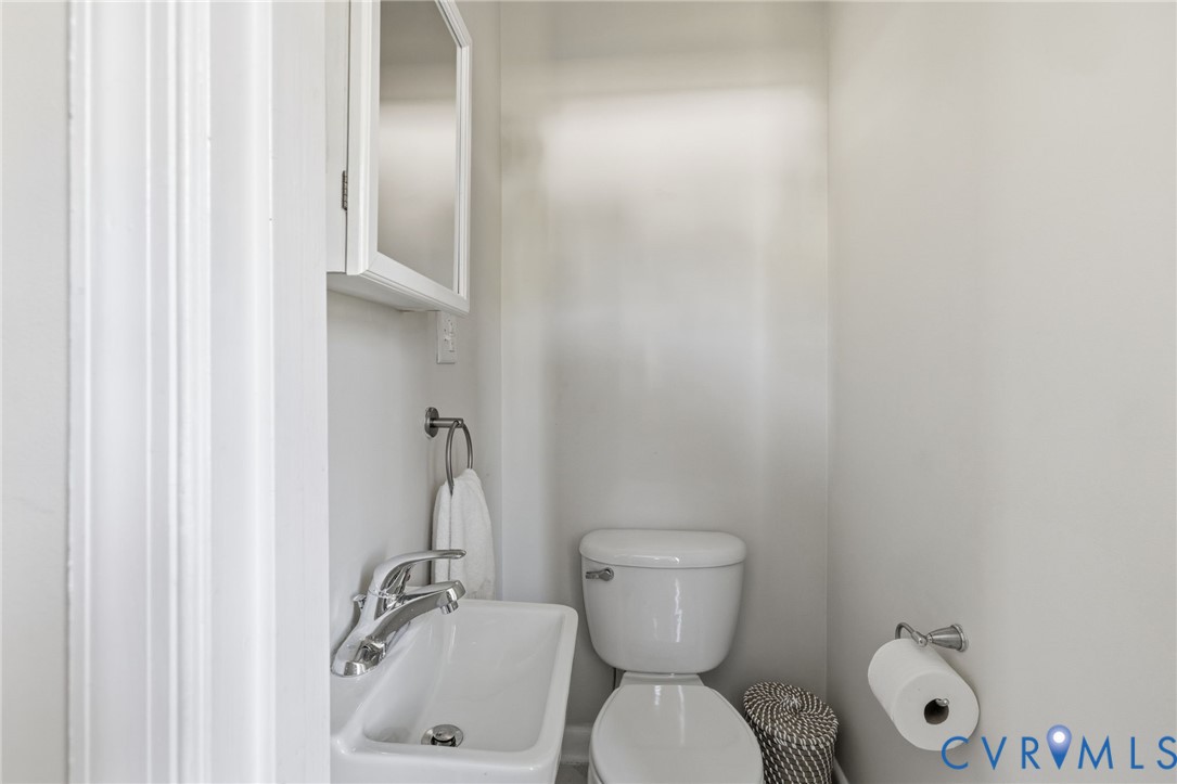 336 Lexington Road Richmond, VA 23226 - Photo 11 of 20 a bathroom with a toilet and a sink