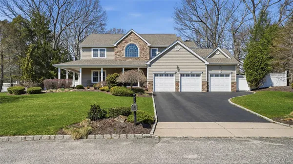 $1,399,000 | 5 Clemens Court, East Setauket, NY 11733