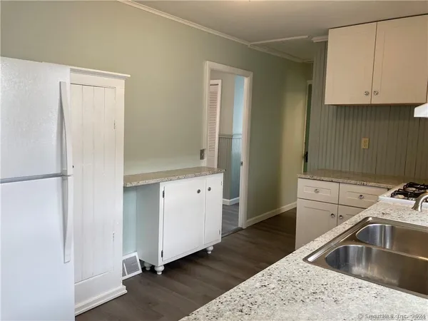 $2,400 | 31 Daggett Street, Milford, CT 06460