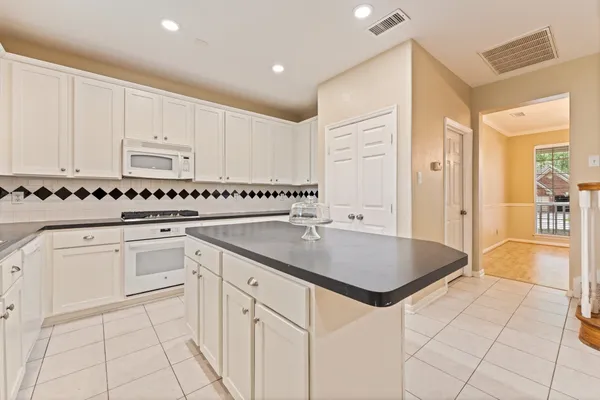$465,000 | 71 North Acacia Park Circle, The Woodlands, TX 77382