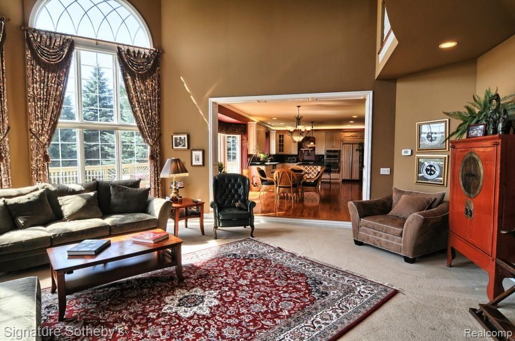 5645 Murfield Drive Rochester, MI 48306 - Photo 5 of 32 Family_Room_2nd_View.jpg