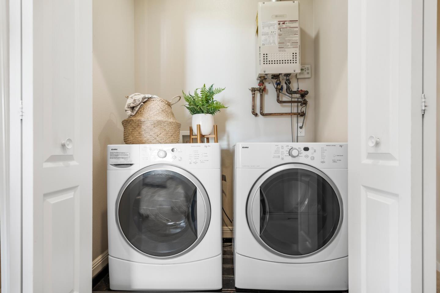 650 Willowgate Street Mountain View, CA 94043 - Photo 29 of 33 a utility room with dryer and washer