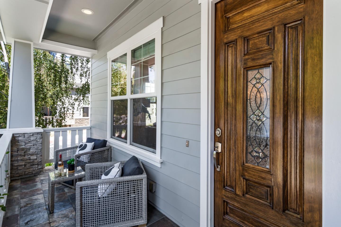 650 Willowgate Street Mountain View, CA 94043 - Photo 3 of 33 a living room with furniture