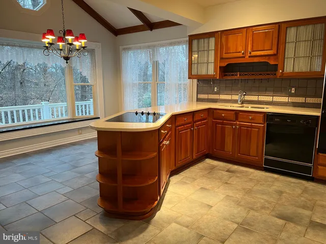 $4,250 | 6830 Pacific Lane, Annandale, VA 22003