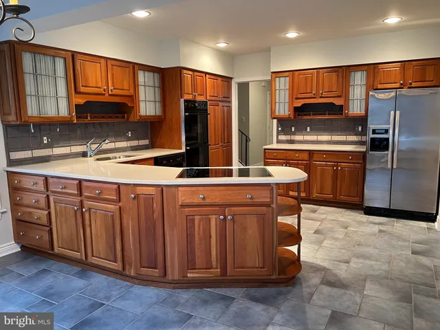 $4,250 | 6830 Pacific Lane, Annandale, VA 22003