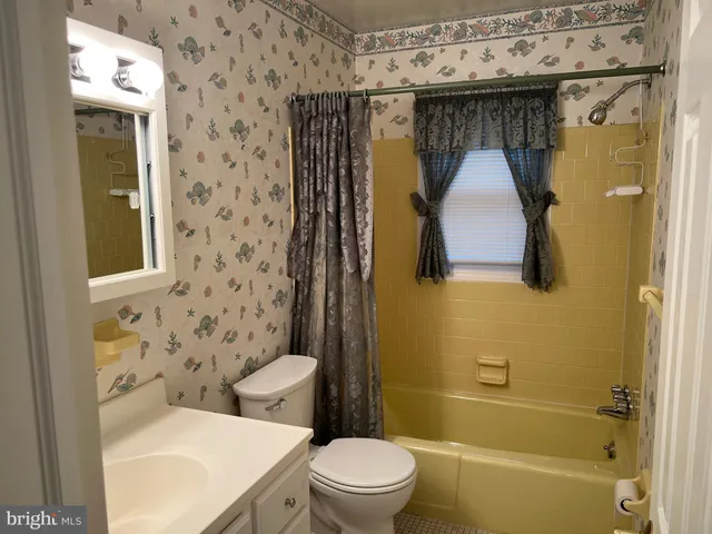 $4,250 | 6830 Pacific Lane, Annandale, VA 22003