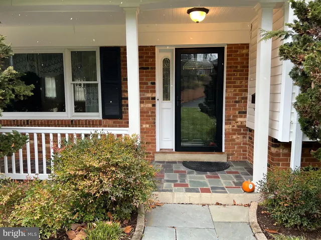 $4,250 | 6830 Pacific Lane, Annandale, VA 22003