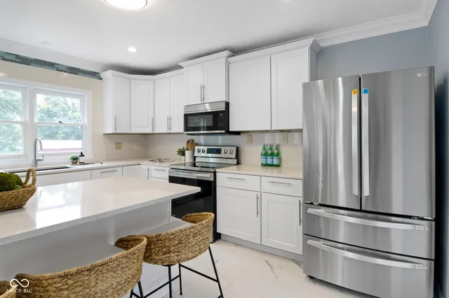 $575,000 | 9259 Oak Knoll Lane, Fishers, IN 46037