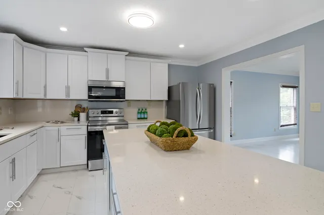 $575,000 | 9259 Oak Knoll Lane, Fishers, IN 46037