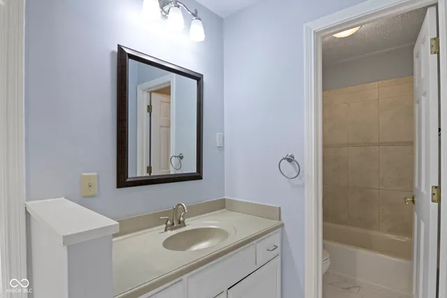 $575,000 | 9259 Oak Knoll Lane, Fishers, IN 46037