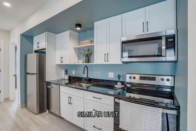 $1,979 | 4 Bridge Street, Unit 301, Nashua, NH 03060