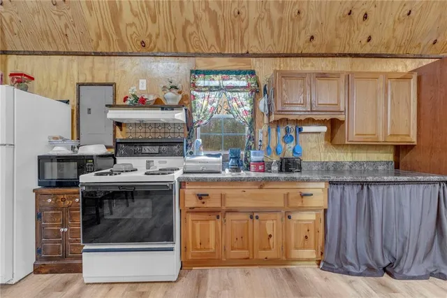 $110,000 | 34 Hackberry Drive, Mound City, KS 66056