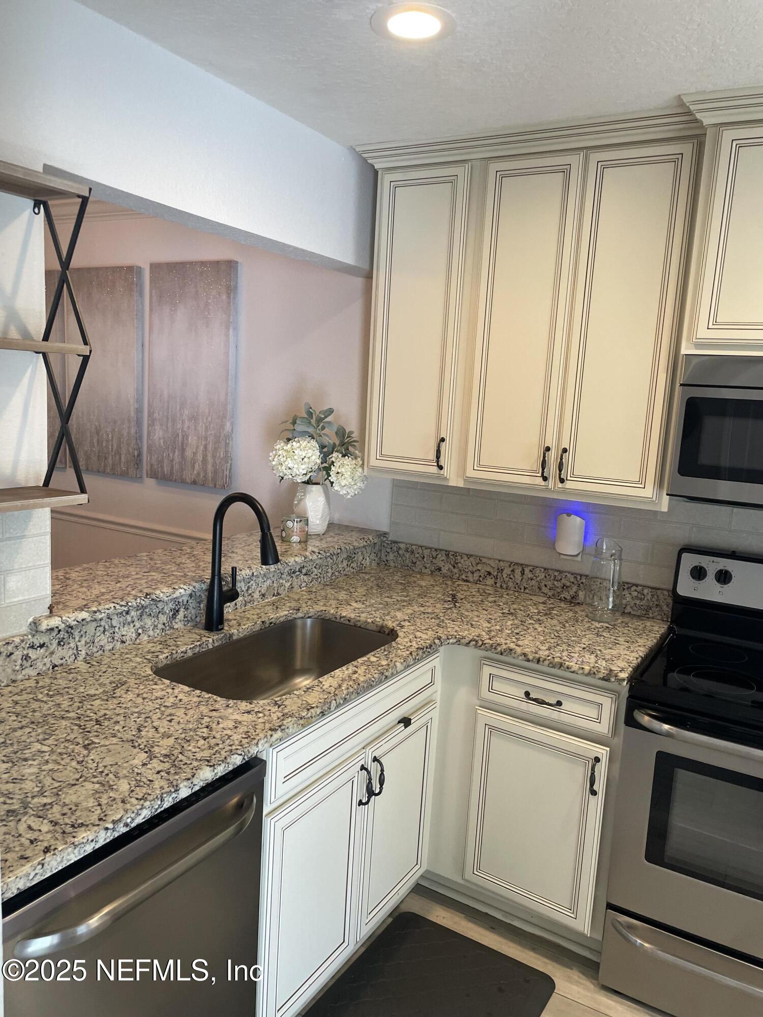 8715 Belle Rive Boulevard, Unit 1602 Jacksonville, FL 32256 - Photo 5 of 23 Photo Jul 31 2025, 11 08 38 AM