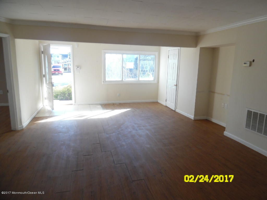 109 Mermaid Road Toms River, NJ 08753 - Photo 3 of 21 living room