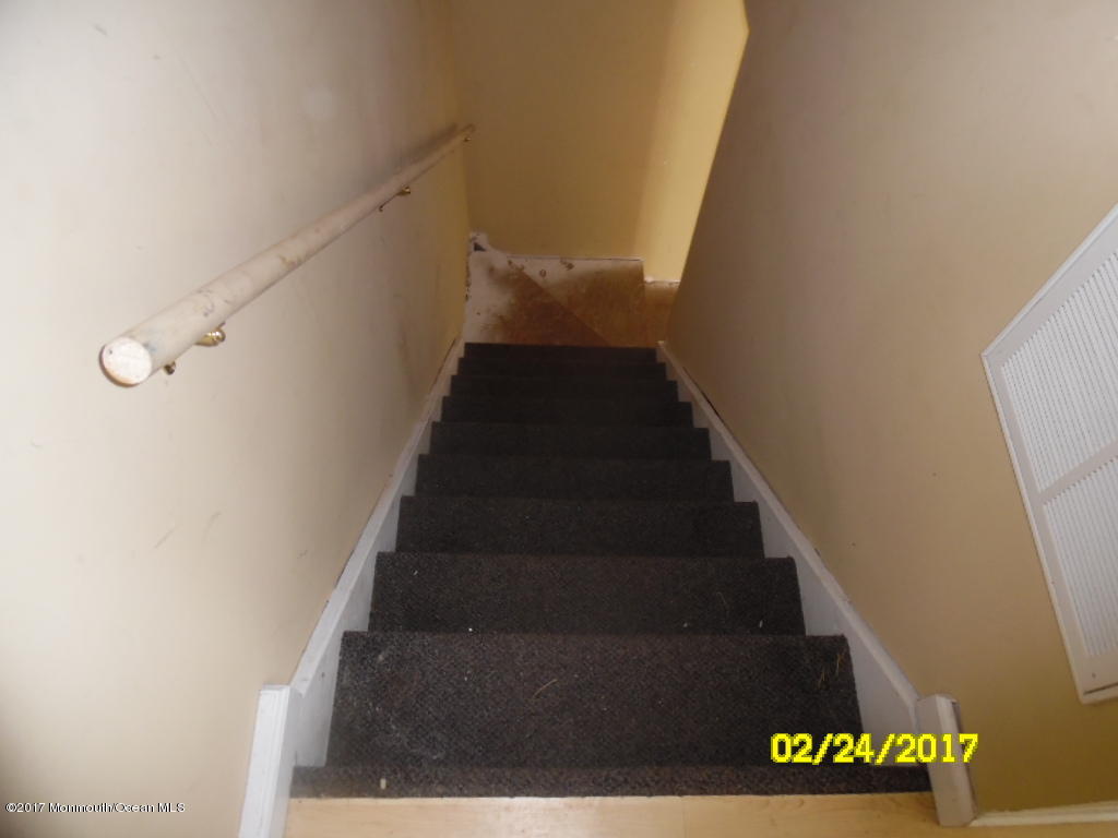 109 Mermaid Road Toms River, NJ 08753 - Photo 10 of 21 staircase