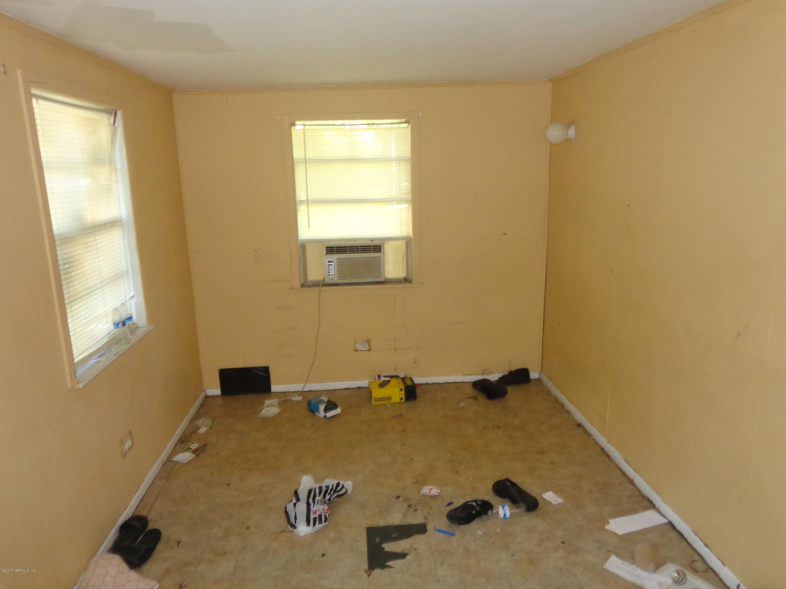 9926 Ridge Boulevard Jacksonville, FL 32208 - Photo 12 of 14 DSC04774