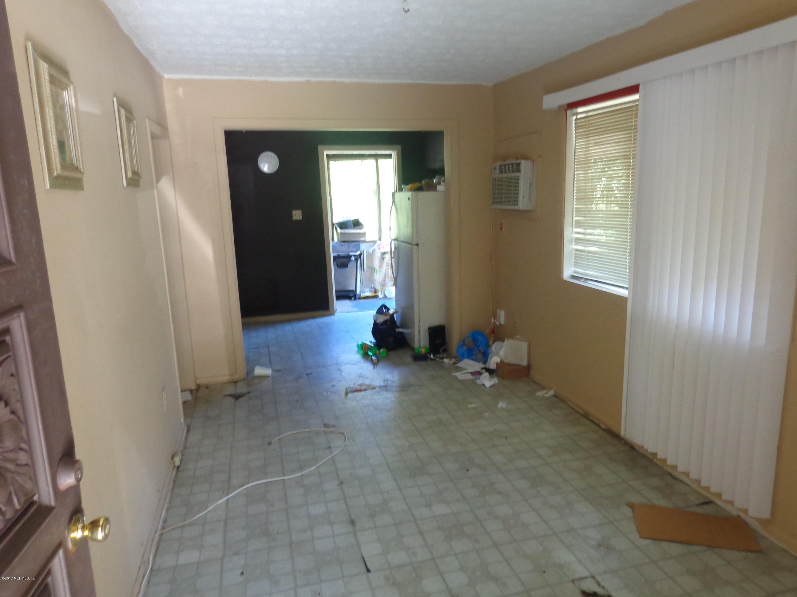 9926 Ridge Boulevard Jacksonville, FL 32208 - Photo 4 of 14 DSC04765