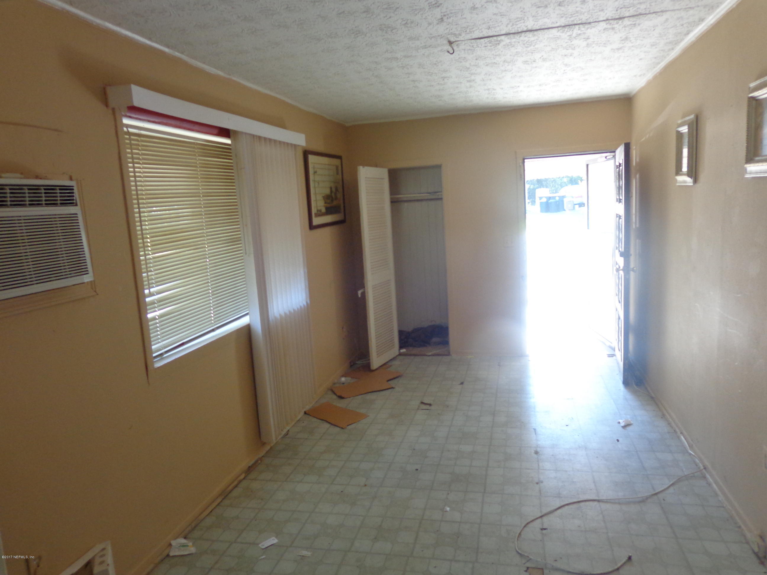 9926 Ridge Boulevard Jacksonville, FL 32208 - Photo 5 of 14 DSC04767