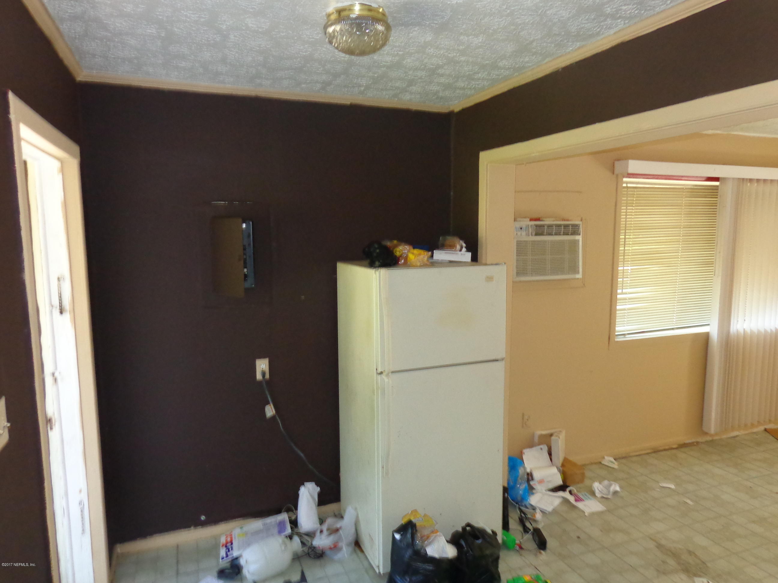 9926 Ridge Boulevard Jacksonville, FL 32208 - Photo 7 of 14 DSC04768