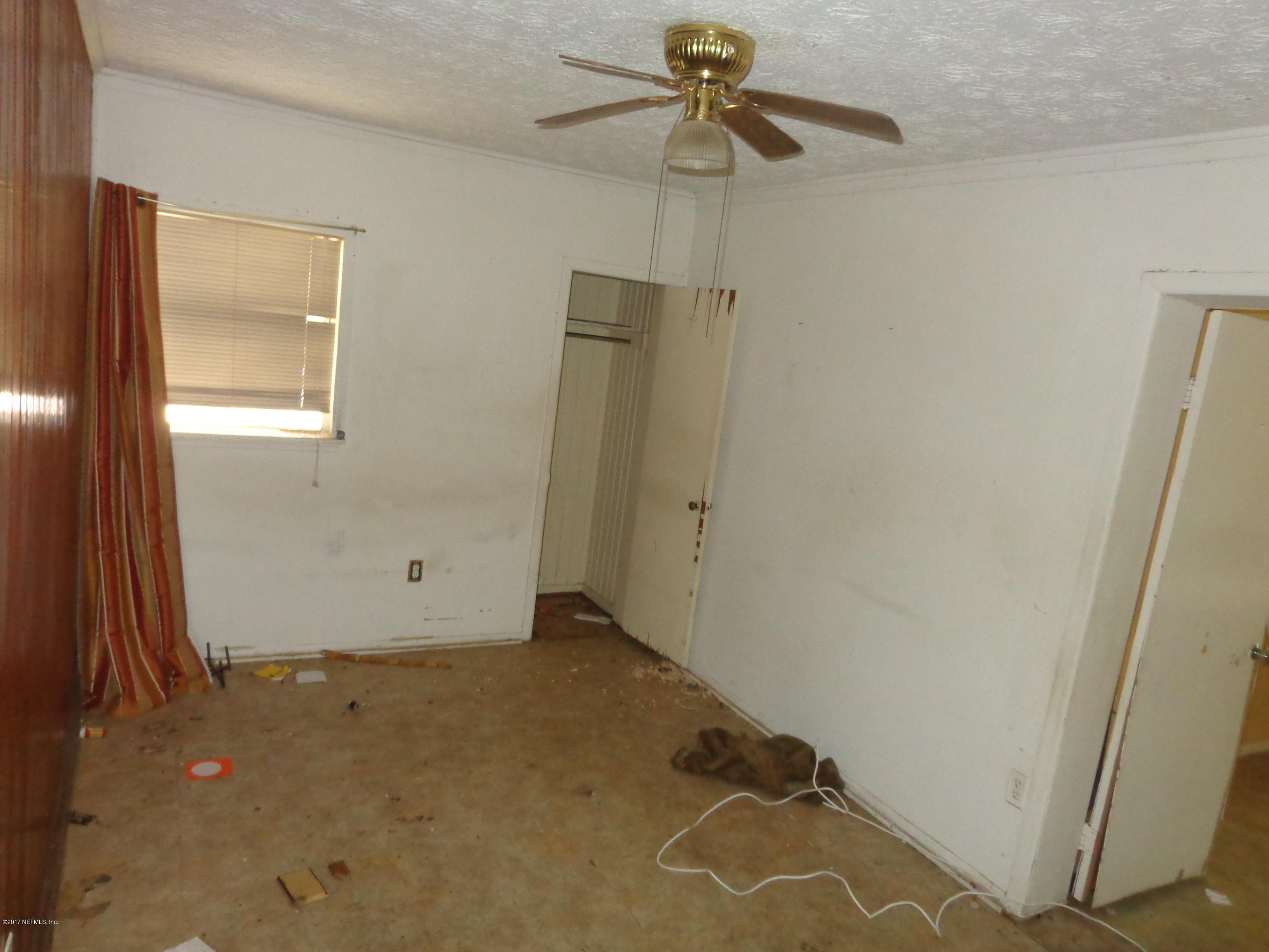 9926 Ridge Boulevard Jacksonville, FL 32208 - Photo 8 of 14 DSC04769