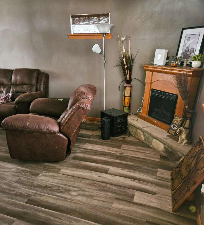 514 East Iowa Street Prairie du Chien, WI 53821 - Photo 7 of 18 Living room