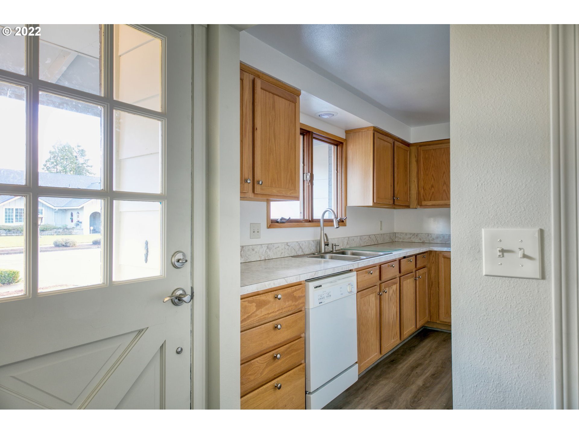 1950 Ridgeway Drive Eugene, OR 97401 - Photo 12 of 31 Gallery Image 12