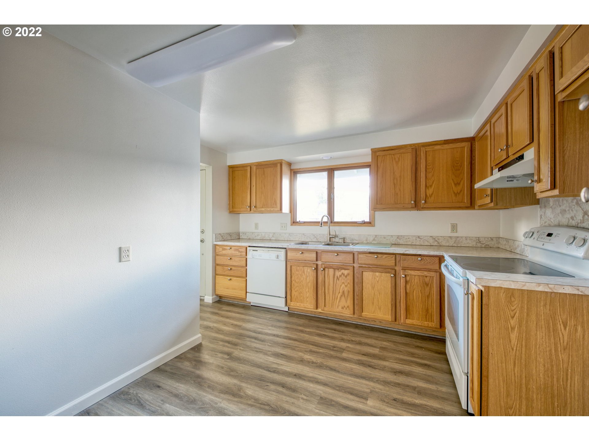 1950 Ridgeway Drive Eugene, OR 97401 - Photo 15 of 31 Gallery Image 15