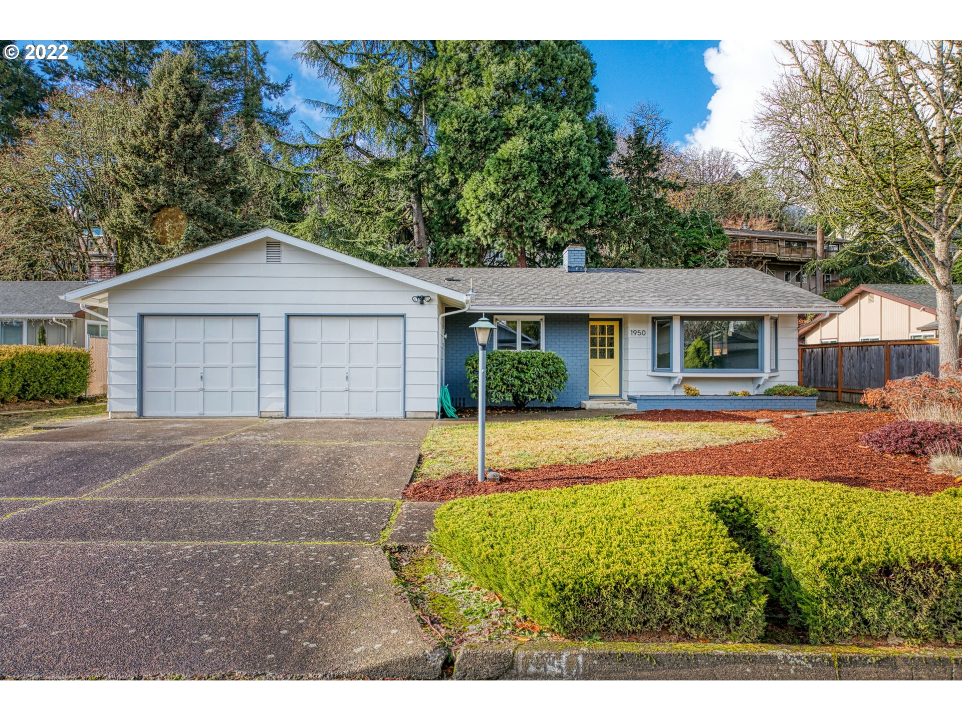1950 Ridgeway Drive Eugene, OR 97401 - Photo 2 of 31 Gallery Image 2