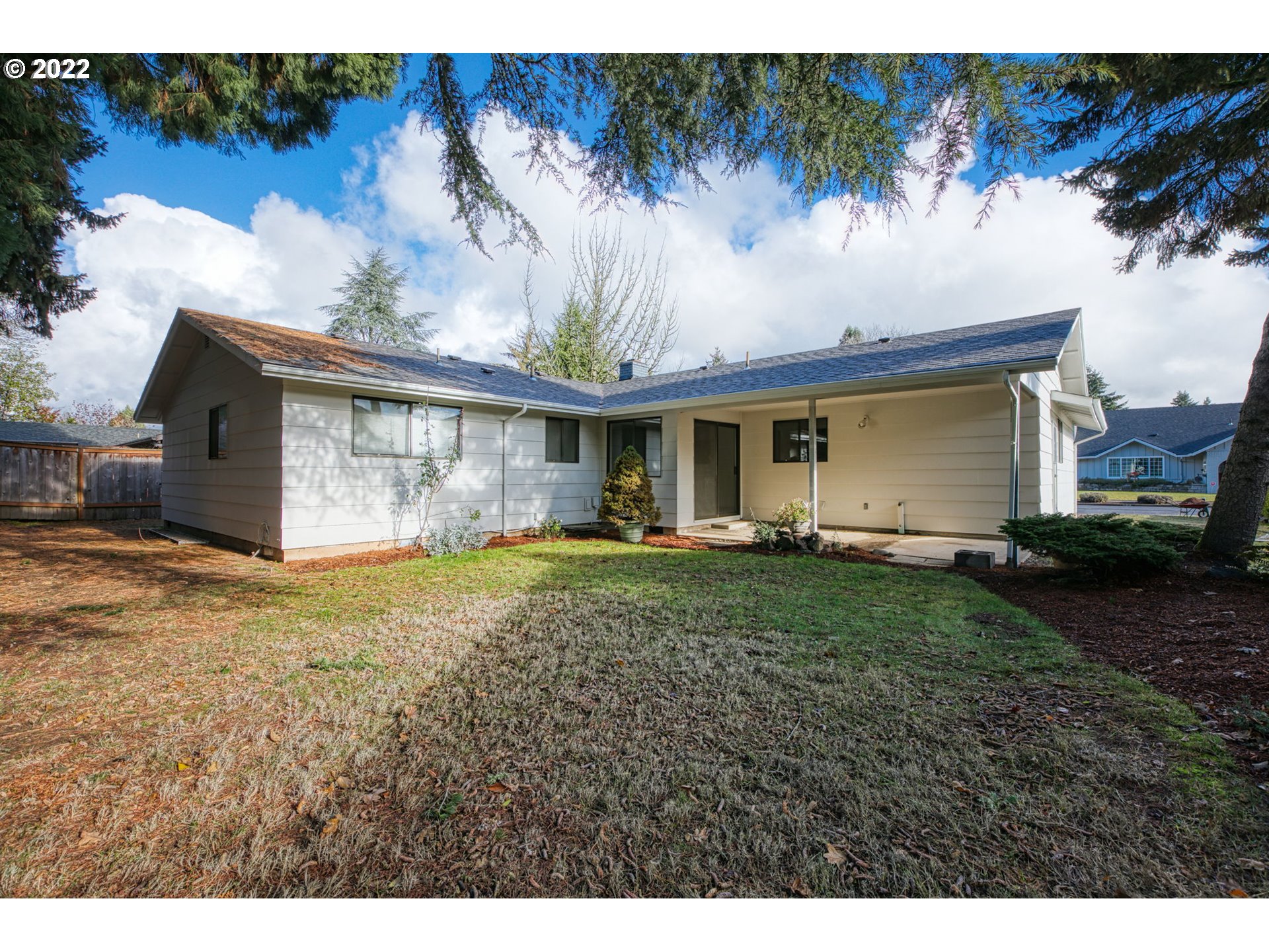 1950 Ridgeway Drive Eugene, OR 97401 - Photo 30 of 31 Gallery Image 30