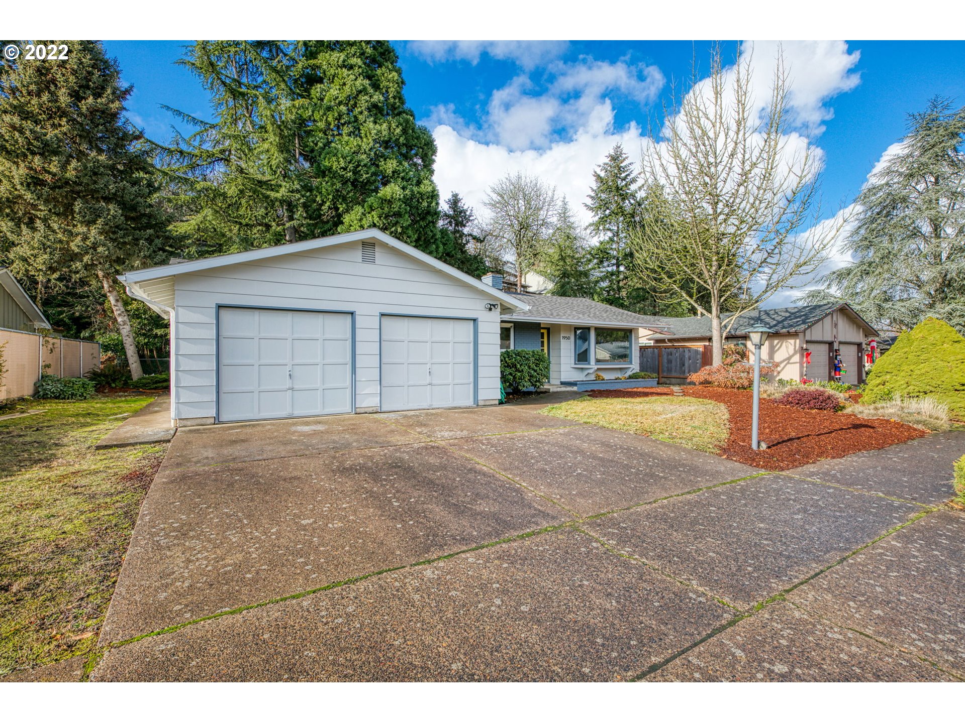 1950 Ridgeway Drive Eugene, OR 97401 - Photo 3 of 31 Gallery Image 3