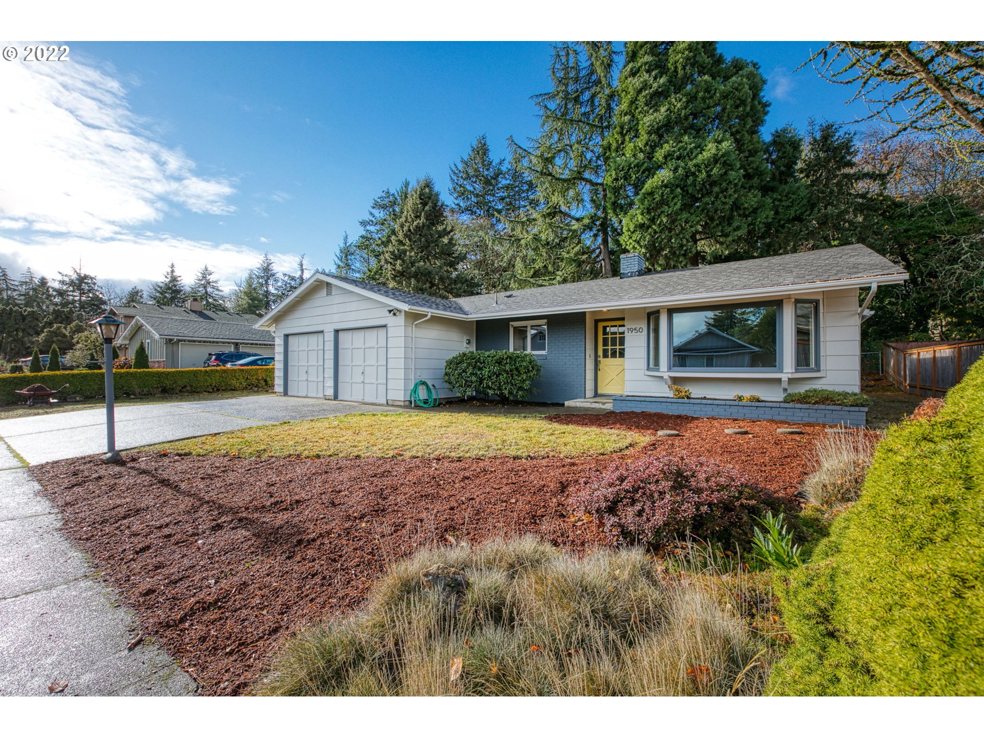 1950 Ridgeway Drive Eugene, OR 97401 - Photo 4 of 31 Gallery Image 4