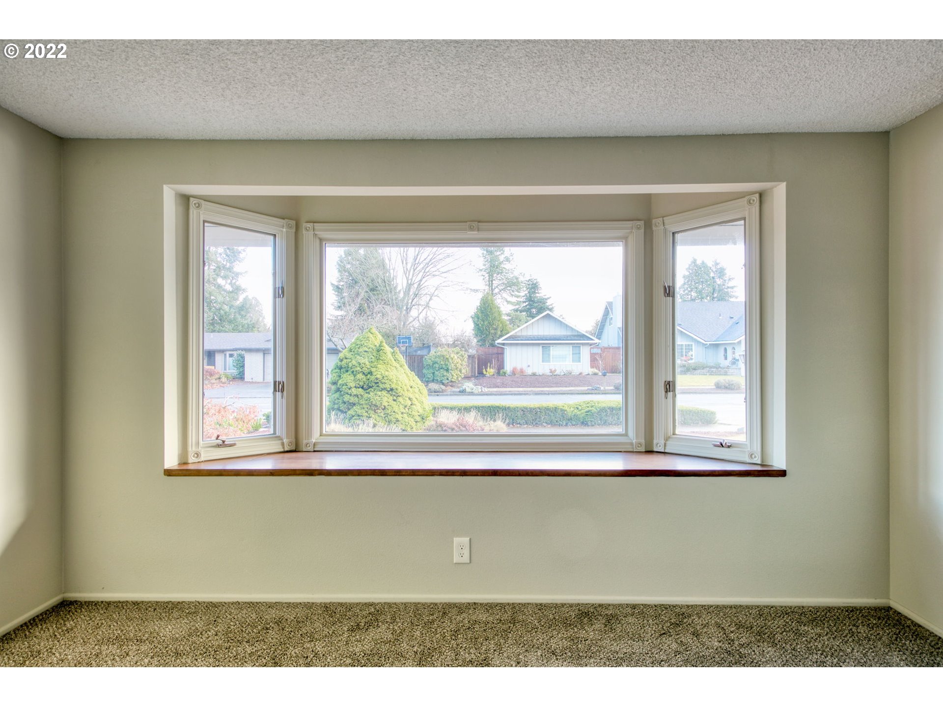 1950 Ridgeway Drive Eugene, OR 97401 - Photo 9 of 31 Gallery Image 9
