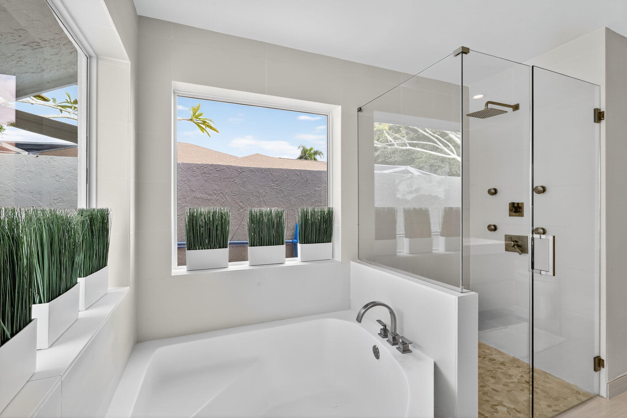 4275 Fox Trace Road Boynton Beach, FL 33436 - Photo 33 of 69 Garden Tub