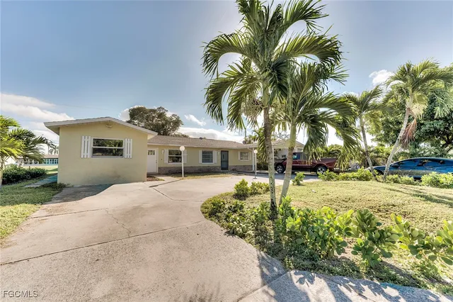 $675,000 | 5227 Coronado Parkway, Unit 1, Cape Coral, FL 33904