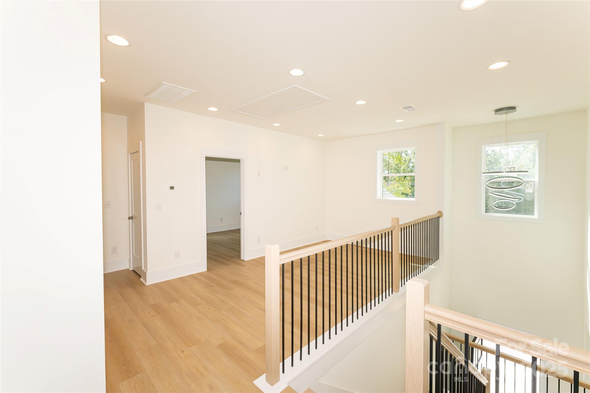 9818 Hood Road Charlotte, NC 28215 - Photo 24 of 35 Gallery Image 24