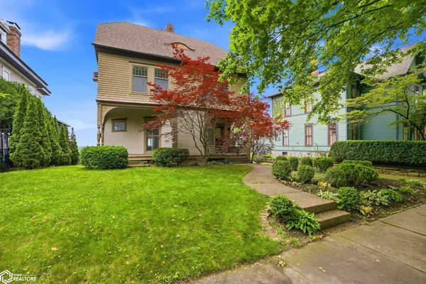 $285,000 | 1018 North 4th Street, Burlington, IA 52601