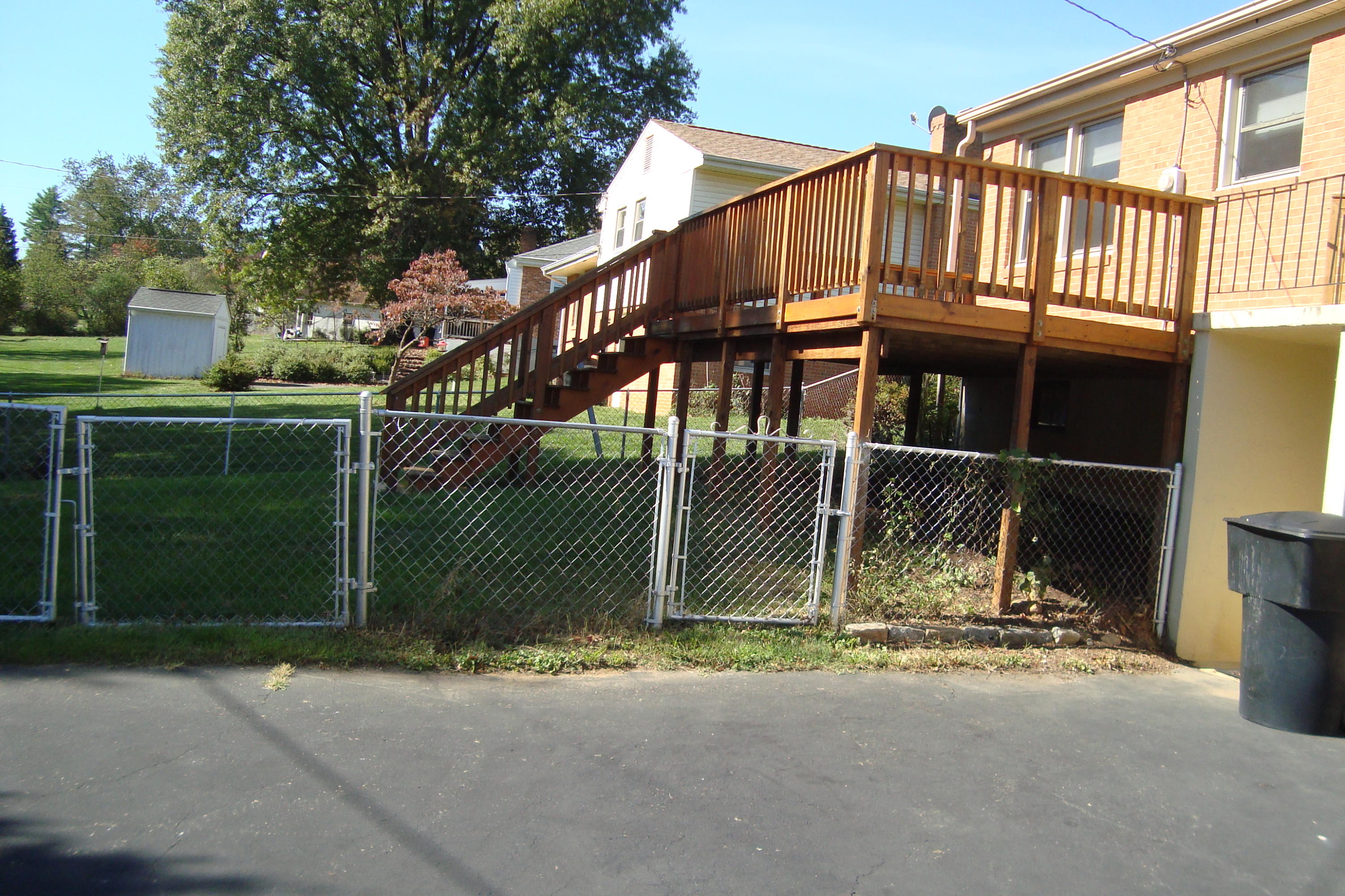 3525 Georgetown Road Roanoke, VA 24018 - Photo 3 of 16 Deck