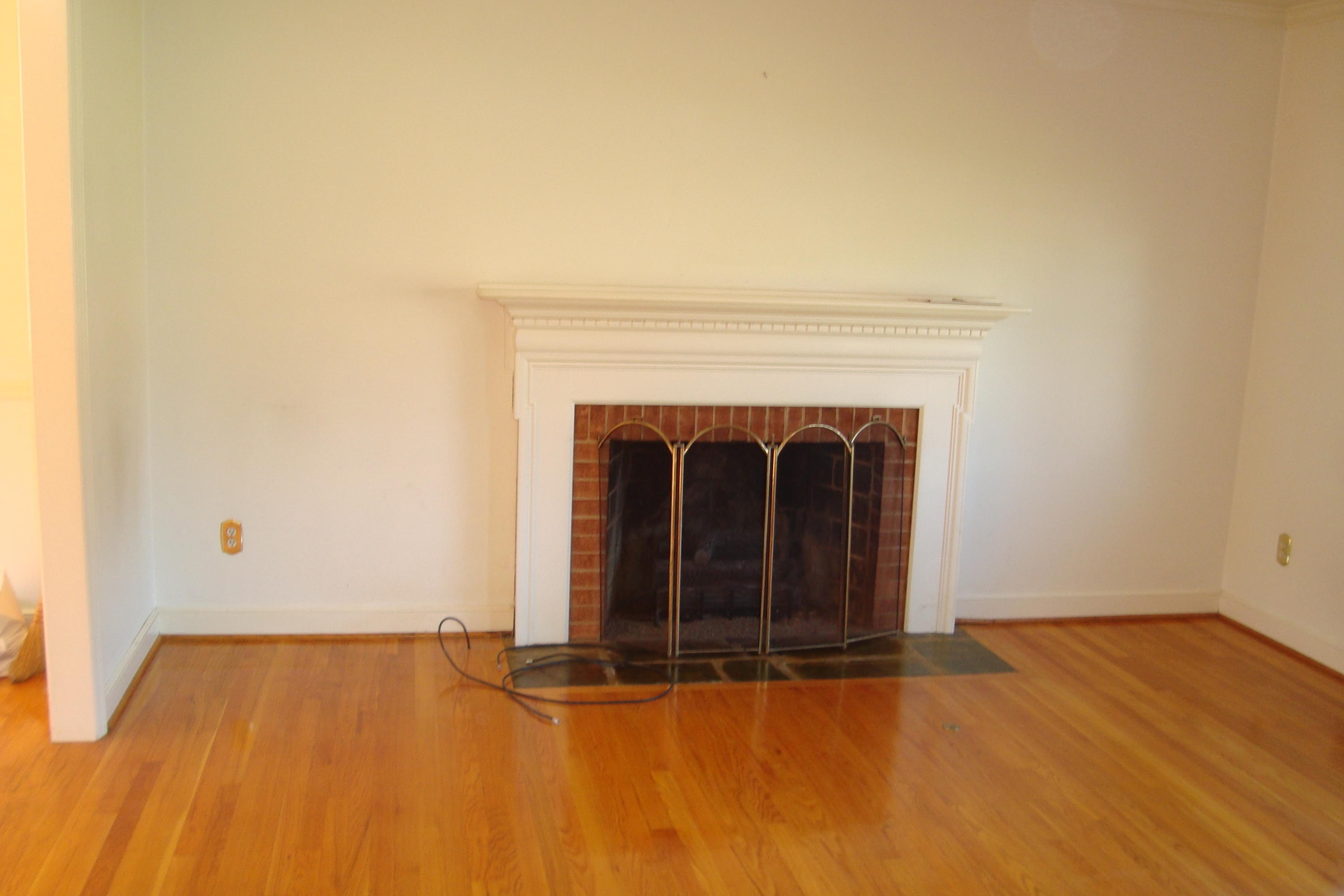 3525 Georgetown Road Roanoke, VA 24018 - Photo 5 of 16 Living Room