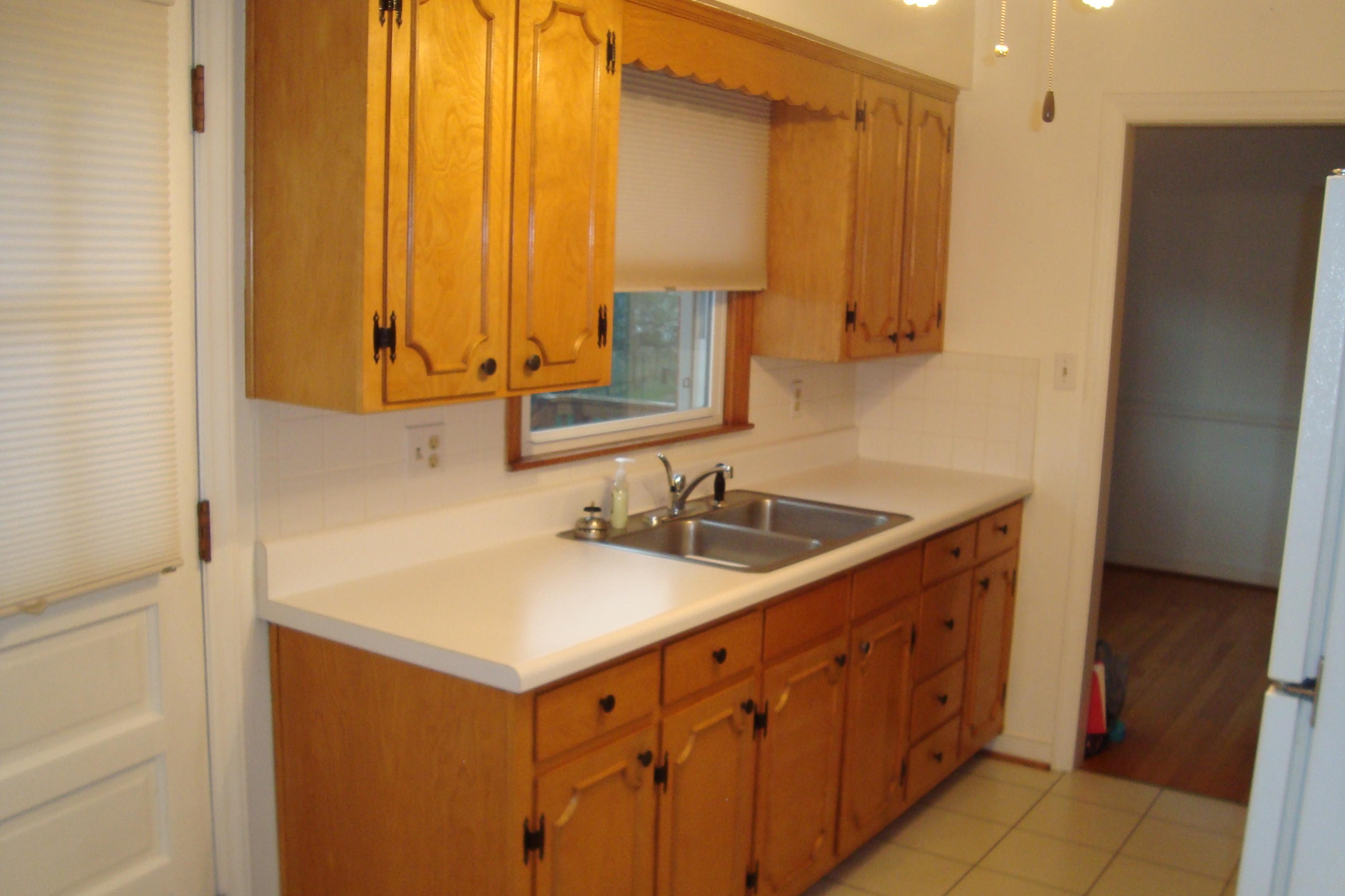 3525 Georgetown Road Roanoke, VA 24018 - Photo 7 of 16 Kitchen