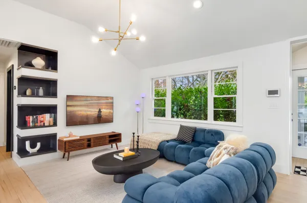 $45,000 | 10 Helens Lane, Southampton, NY 11968