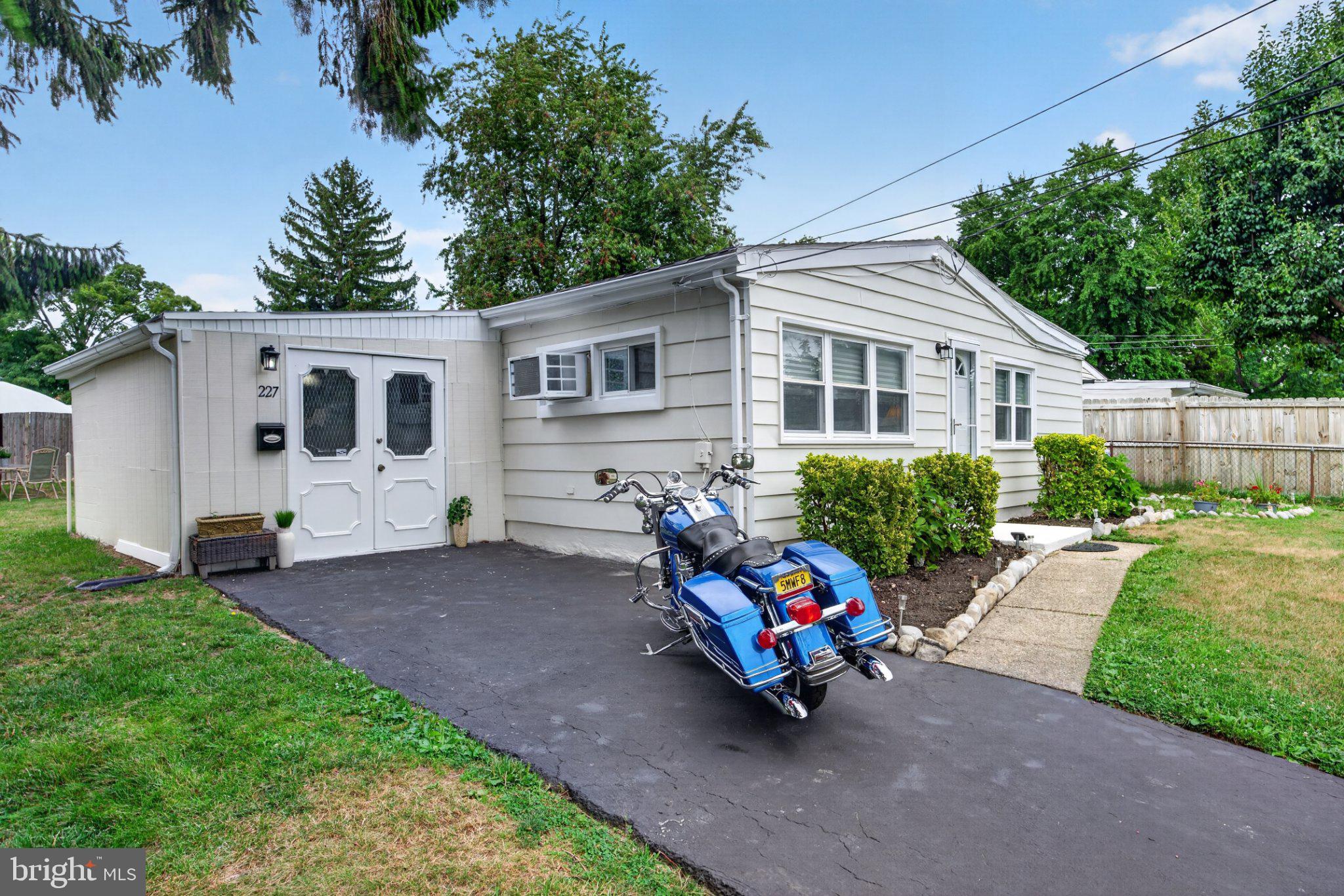 227 Ruth Avenue Maple Shade, NJ 08052 - Photo 3 of 22 Charming home with a welcoming vibe.