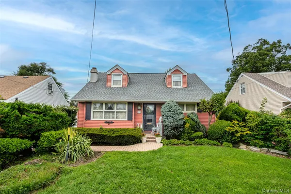 $799,000 | 822 Peninsula Boulevard, Woodmere, NY 11598