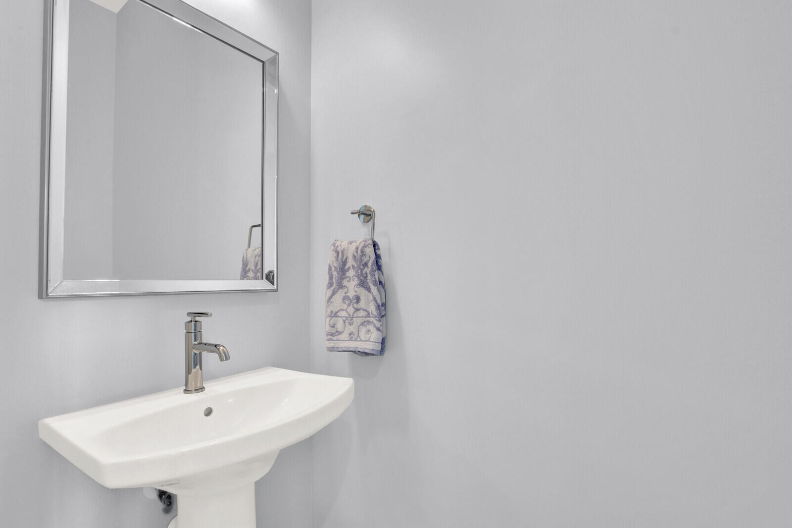 120 Water Pointe Place, Unit 1 Jupiter, FL 33477 - Photo 15 of 43 Powder Room