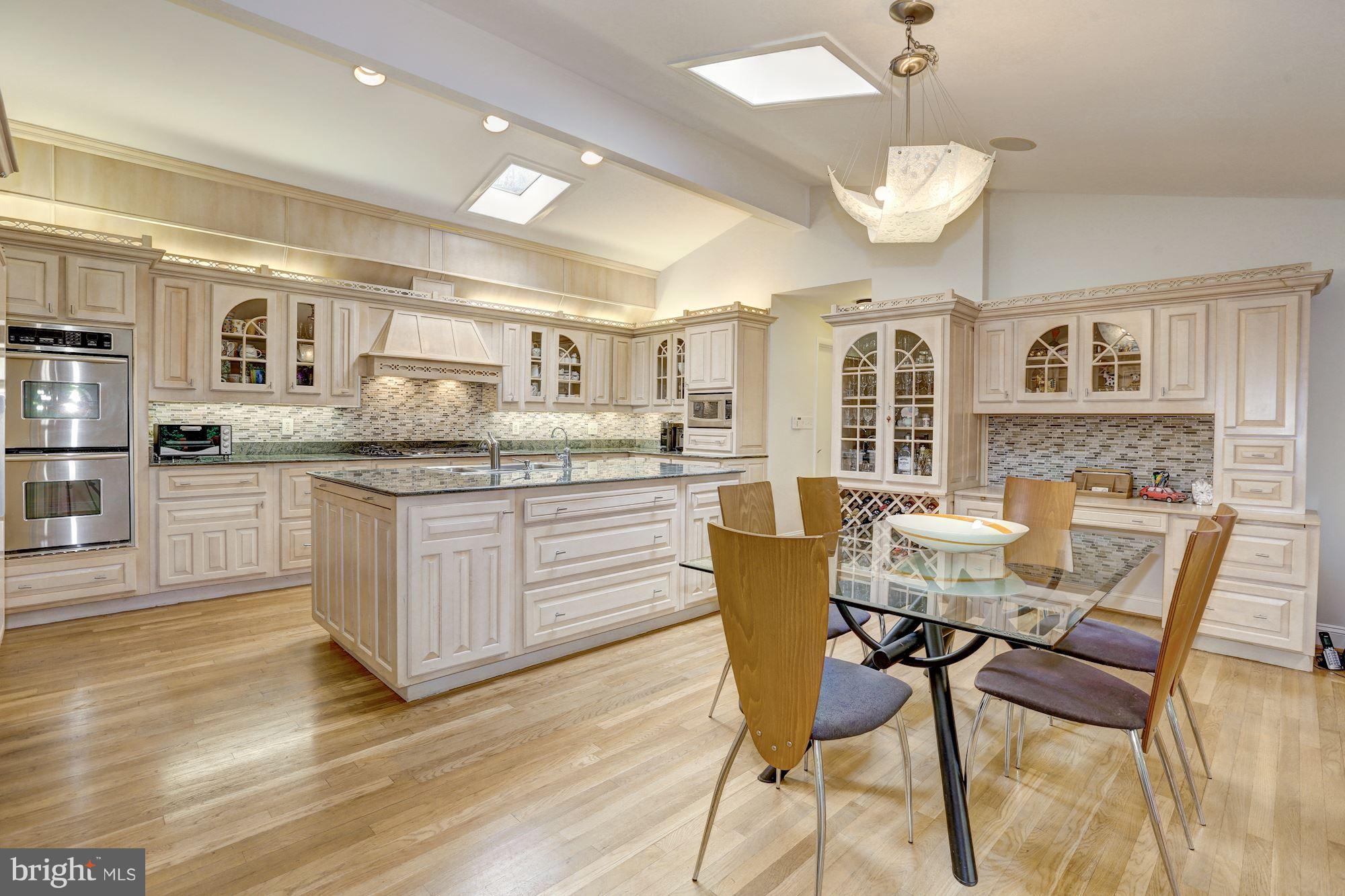 7400 Arrowood Road Bethesda, MD 20817 - Photo 12 of 30 Main Level - Eat-in Kitchen