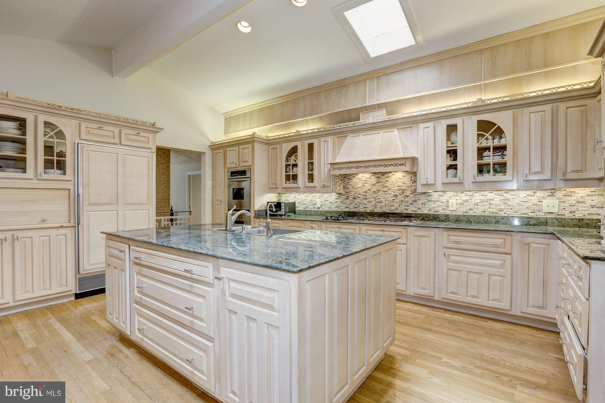 7400 Arrowood Road Bethesda, MD 20817 - Photo 13 of 30 Main Level - Eat-in Kitchen
